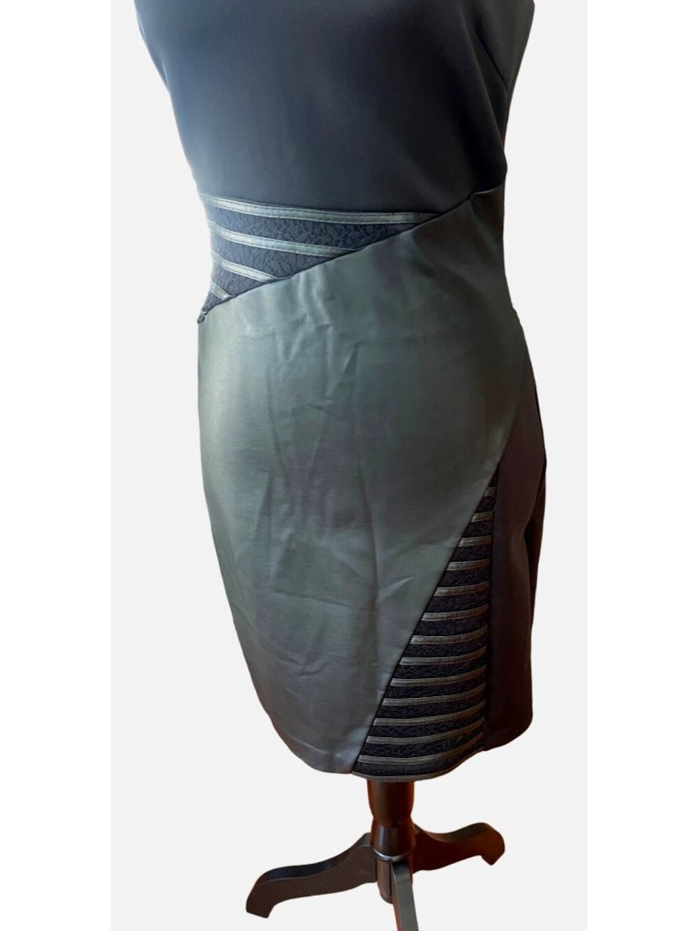 GUESS Black Faux Leather V-Neck Bodycon Dress Size 2 Stretch Mini Party Dress - Picture 7 of 12